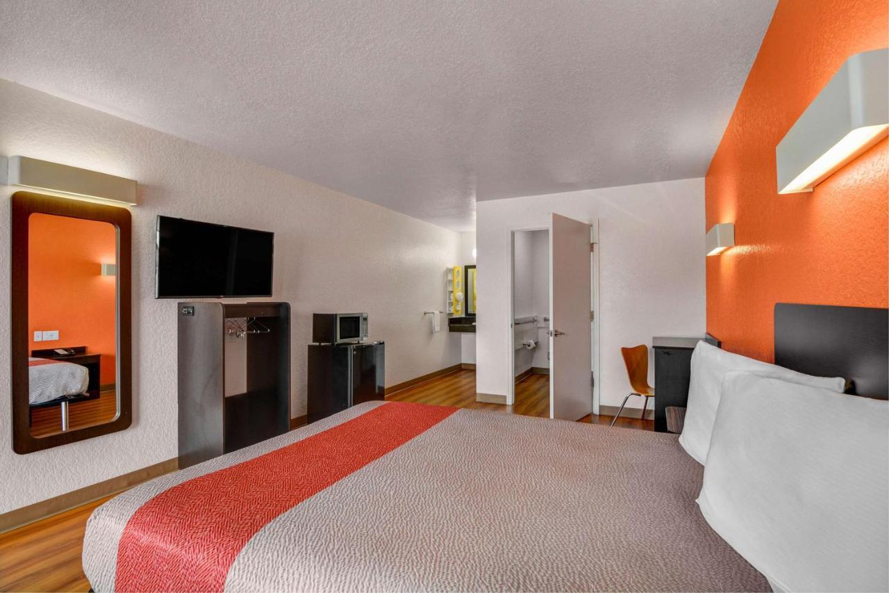 Hotel 6-moultrie, Ga